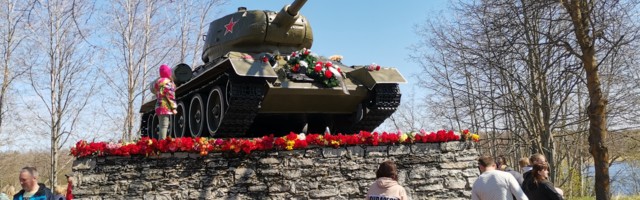 У Танка и Трех штыков целый день люди