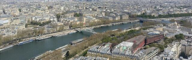 В Париже после векового запрета разрешили купаться в Сене