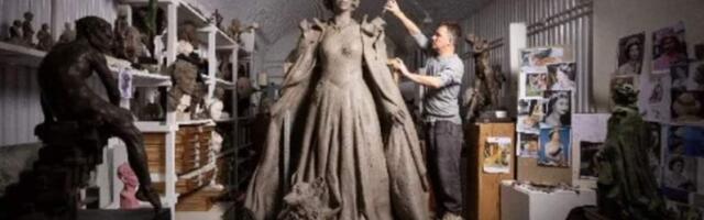 В Великобритании открыли первую статую Елизаветы II с корги
