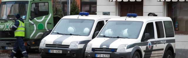 Госполиция Латвии возбудила 725 дел за нарушение правил комендантского часа, выписаны штрафы на сумму до 2000 евро