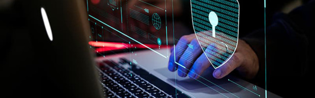 Преступник скачал сотни тысяч фотографий на документы