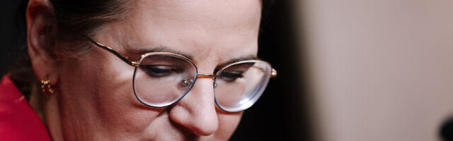 Парламентская оппозиция требует отставки министра юстиции Лийзы-Ли Пакоста