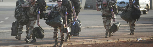 Au revoir, head aega, короче говоря, чао! Франция и Эстония выводят свои войска из Мали