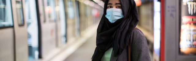 Испанцев обяжут носить маски в транспорте