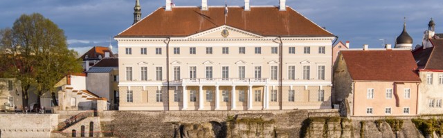 Правительство Эстонии отменило ограничения по заполняемости помещений