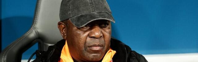 Скандал на женском ЧМ: тренер сборной Замбии трогал футболистку за грудь
