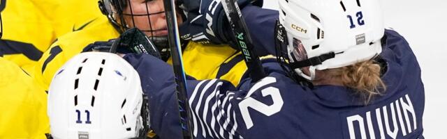 „Переключишь канал, и не всегда понимаешь, мужчины на льду или женщины“. Экс-форвард сборной Эстонии объяснил секрет популярности женского хоккея