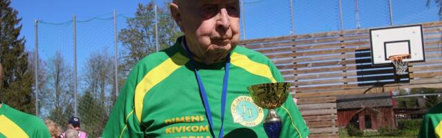 Два инфаркта — не помеха! 90-летний футболист дает фору молодым