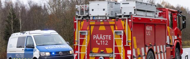 В Ласнамяэ водитель сбил два бетонных столба освещения и едва не погиб