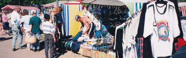 Не знаете, куда деть старые вещи? Управа Ласнамяэ собирает одежду и бытовые предметы для блошиного рынка