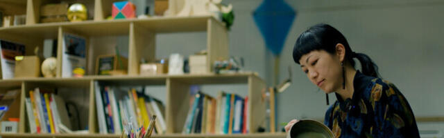 Мастер кинцуги показала, как с помощью древней японской техники восстановить разбитую чашку