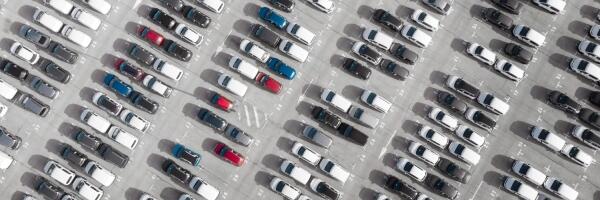 О чем пишет пресса: повышение тарифов на парковках, мошенничество с латышскими названиями