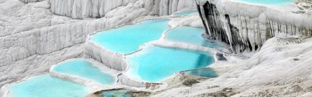 12 необычных термальных источников мира — от исландских лагун до японских рёканов