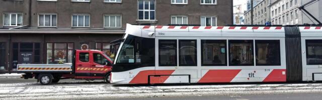 В центре Таллинна остановилось движение трамваев