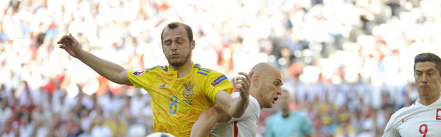 Скандальный украинский футболист хочет перейти в испанский “Альконкорн”. Болельщики против и называют его нацистом