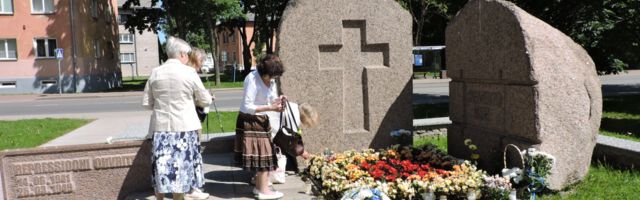 В День депортации к мемориалу пришла одна из ее жертв