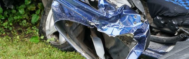 Тяжелая авария в Пярнумаа: столкнулись грузовик и легковушка