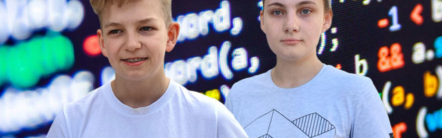 Наш видеоопрос:  С какого возраста стоит изучать программирование в школе и правильно ли, что это предмет по выбору?