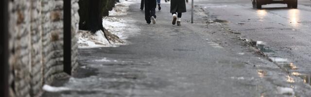 ФОТО | В Таллинне скользкие тротуары: в травмпункты уже обратились несколько десятков человек