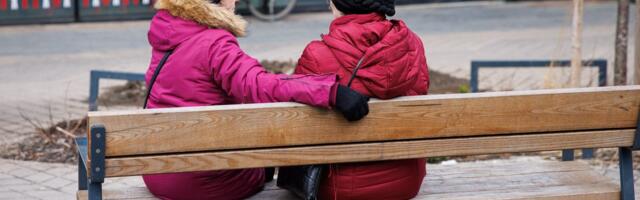 В апреле пенсии и пособия по инвалидности будут выплачены 6 и 7 числа