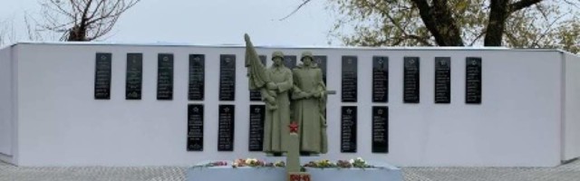 Памятник советским солдатам открыли в Молдавии