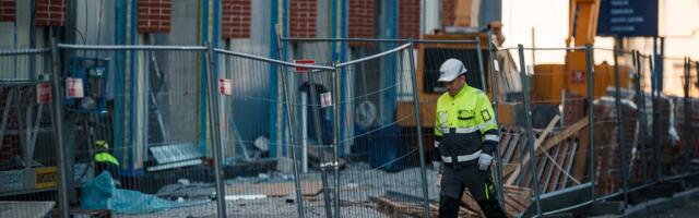 Средства защиты не помогли: рабочий получил тяжелые ожоги из-за химиката