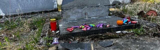 ФОТО: в Ида-Вирумаа осквернен памятник жертвам Холокоста