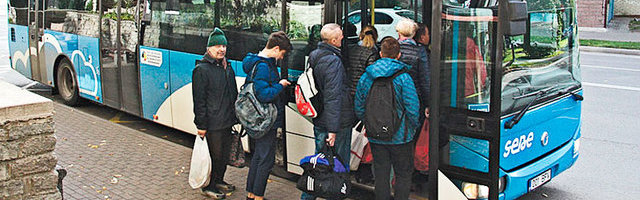 Читательница: автобус до Нарва-Йыэсуу переполнен - о соблюдении правила 2+2 нет и речи. Куда смотрит полиция? Комментарий полиции