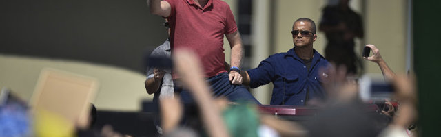 Президент Бразилии вышел на акцию против ограничений из-за коронавируса