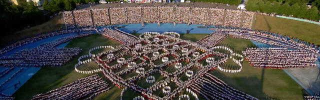 Идут последние приготовления к Празднику песни и танца