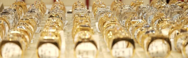 Цены на золото впервые в истории превысили 4900 долларов за унцию