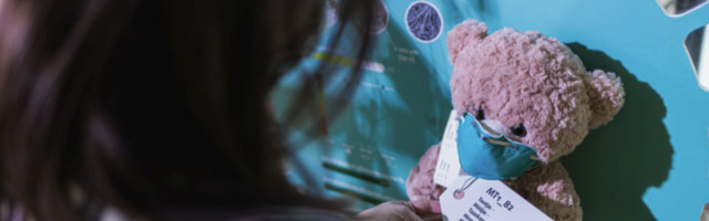 В центре AHHAA открылась выставка защитных масок