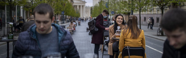 В Европе ослабляют ограничения, введенные из-за коронавируса