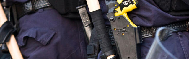 Всех полицейских в ФРГ хотят оснастить электрошокерами