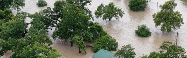 Жертвами наводнения в Техасе стали не менее 50 человек 