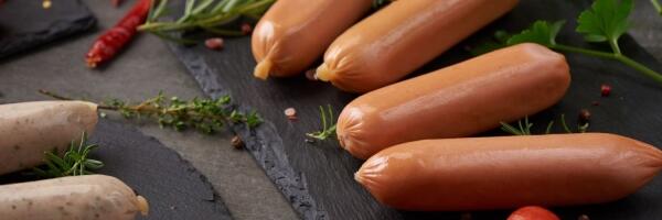 О чем пишет пресса: трудности корзины низких цен, сколько колбасы купить на пенсию