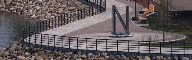 На ивангородском променаде появилась новая городская скульптура