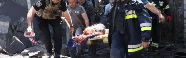 Российская армия нанесла удар по Днепру. Погибло 15 человек, пострадало более 170. Поврежден пассажирский поезд