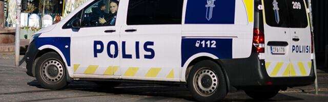 В Хельсинки на парковке многоэтажного дома сгорели восемь автомобилей