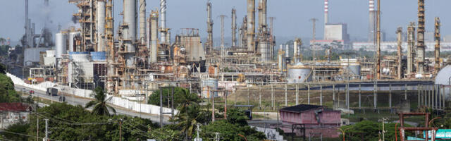 Венесуэла открыла свой нефтяной сектор для частных компаний по требованию США