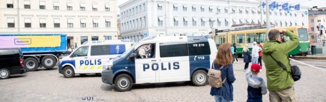 В Финляндии полиция задержала мужчину за превышение скорости и обнаружила в машине 2800 упаковок снюса