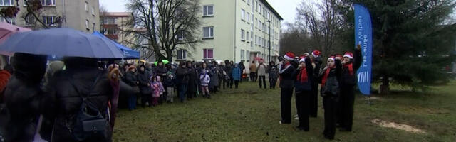 На площади перекрестка Маяка зажжена вторая свеча Адвента