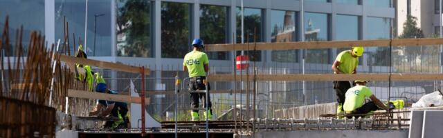 Общий рост цен на строительство замедлился, но зарплаты продолжают расти