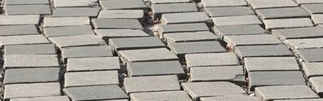 Власти Сааремаа проиграли судебную тяжбу о некачественном дорожном ремонте в центре Курессааре