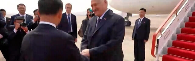 Лукашенко находится с двухдневным государственным визитом в КНДР