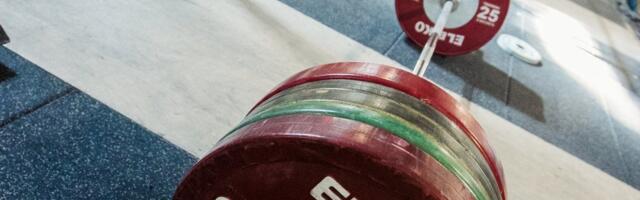 Британка стала сильнейшей женщиной мира после дисквалификации трансгендерной спортсменки