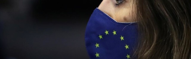 ЕС может потерять до 100 млрд евро из-за пробуксовки вакцинации