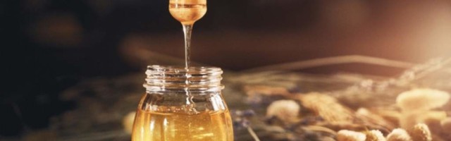 Полезен ли мёд? Можно ли заменить сахар на мёд без вреда для здоровья? Мнение диетолога