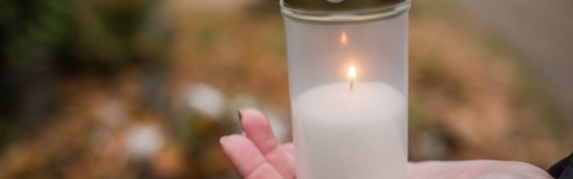 "Преследуй вирус, не людей": присоединяйтесь к виртуальному мемориалу зажжения свечей в память умерших от СПИДа и COVID-19
