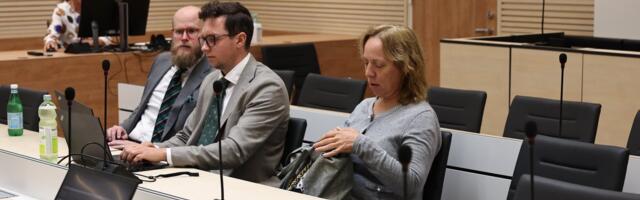 ФОТО | Спустя несколько месяцев Майлис Репс вновь на судебной скамье, но заседание объявлено закрытым